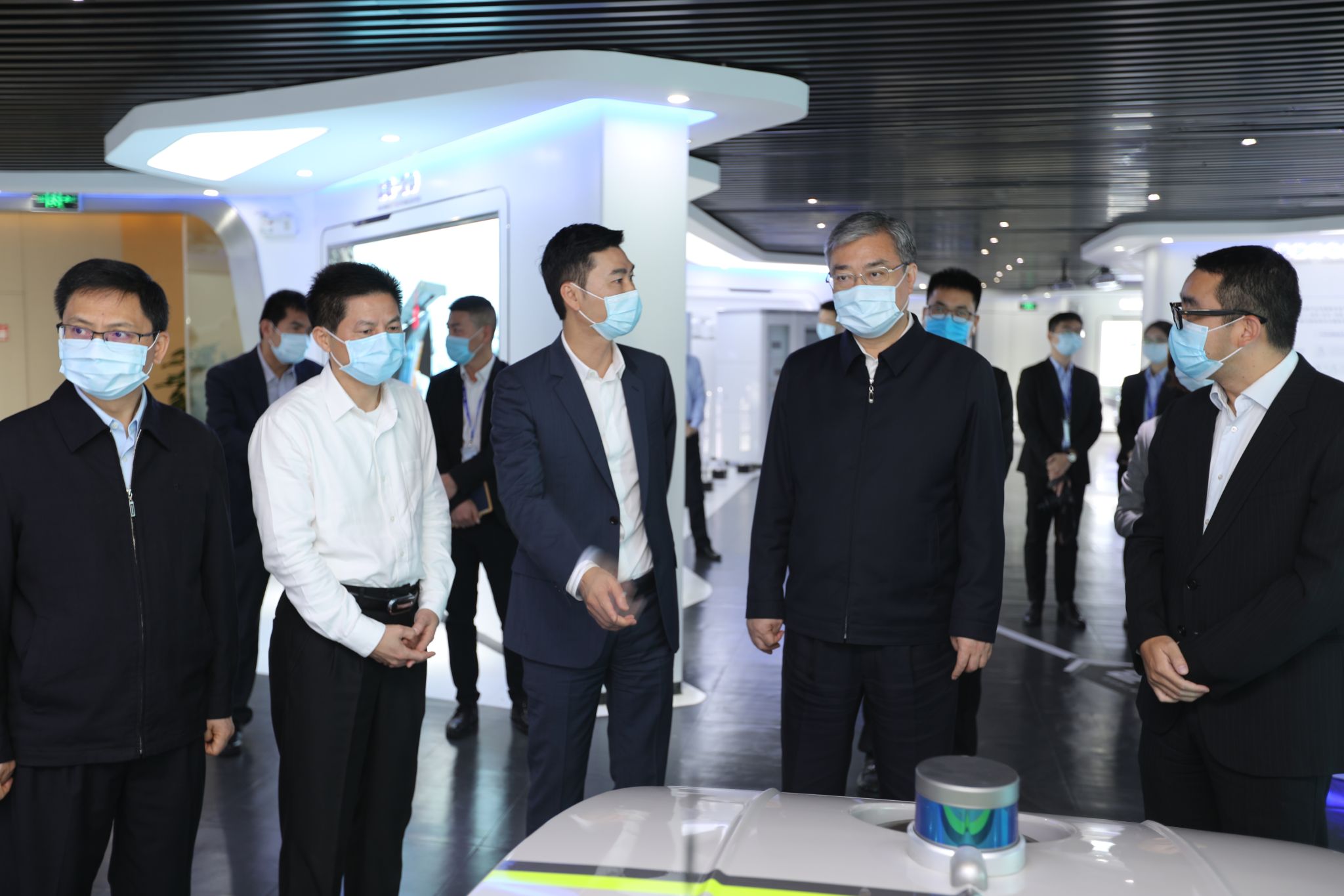 拉萨市委书记鲁毅调研bet8环境，激励企业再接再严创新高