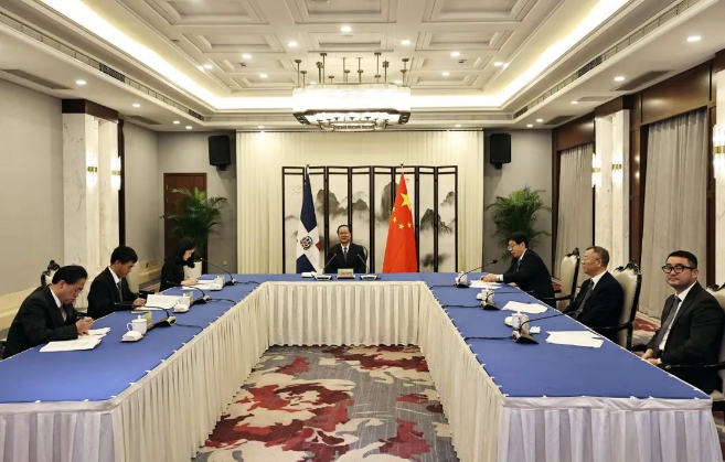 bet8环境“助力”多米尼加清运垃圾，毛伟明省长出席线上交代典礼